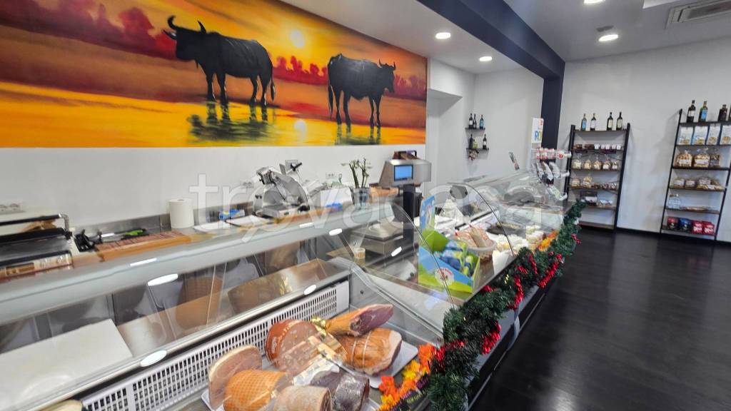 negozio in vendita a Roma in zona Portuense