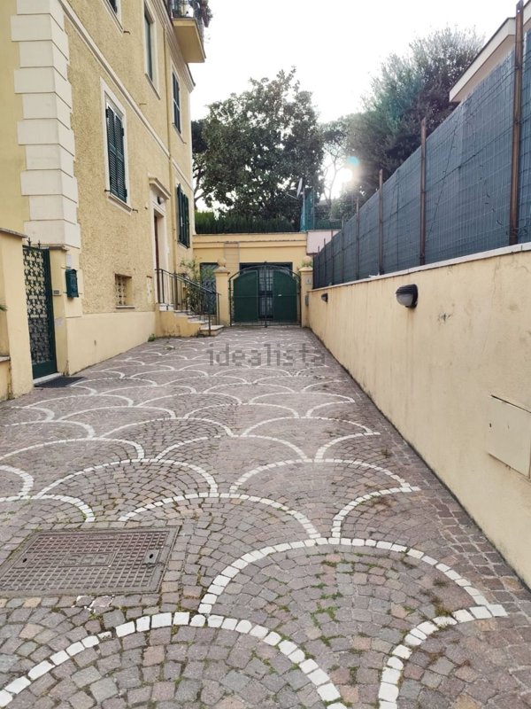 appartamento in vendita a Roma in zona Ostiense