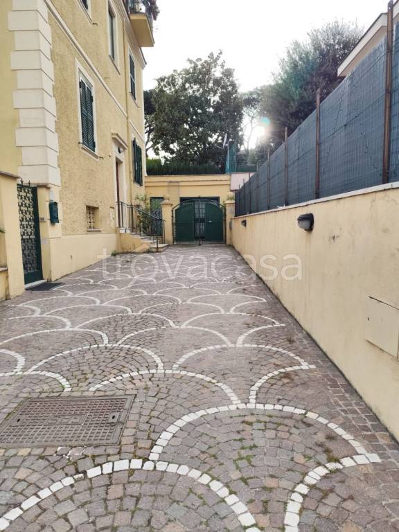 appartamento in vendita a Roma in zona Ostiense