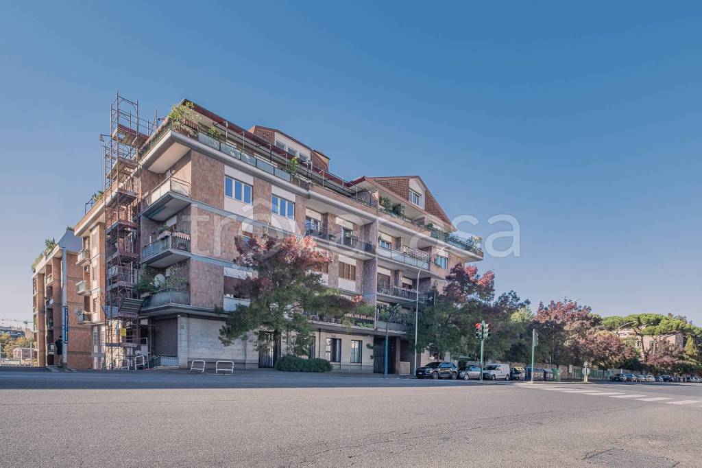 appartamento in vendita a Roma in zona Ostiense