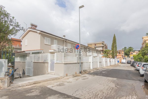 locale di sgombero in vendita a Roma in zona Torre Angela