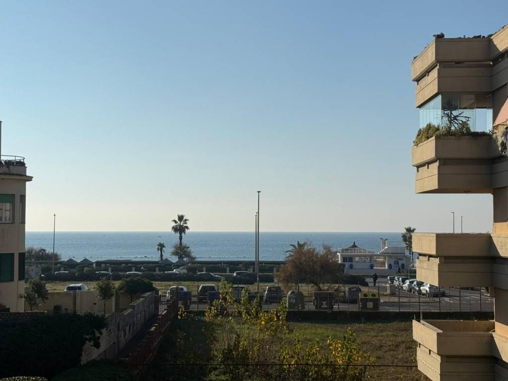 appartamento in vendita a Roma in zona Ostia