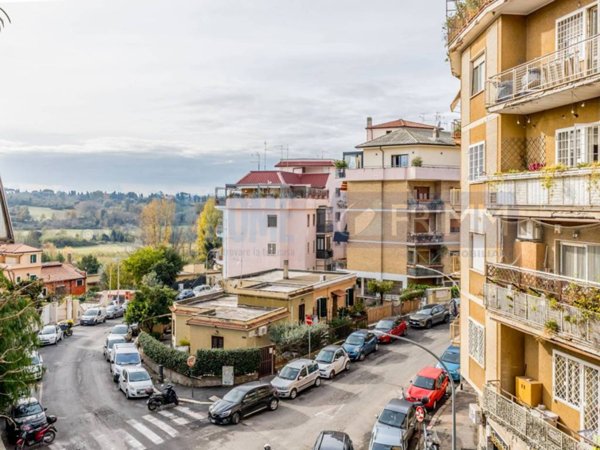 appartamento in vendita a Roma in zona Appio Latino
