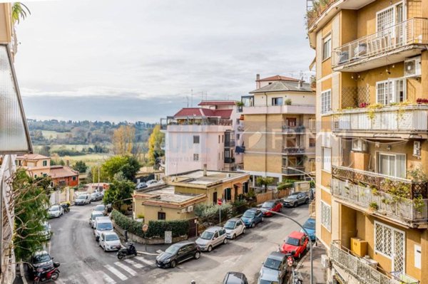 appartamento in vendita a Roma in zona Appio Latino