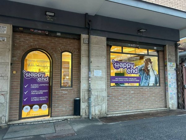 negozio in vendita a Roma in zona Tuscolano