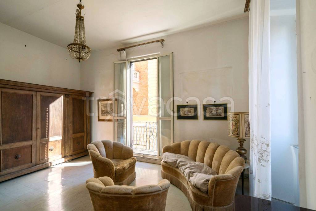 appartamento in vendita a Roma in zona Rione Monti/Campitelli