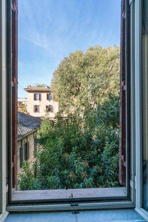 appartamento in vendita a Roma in zona Rione Monti/Campitelli