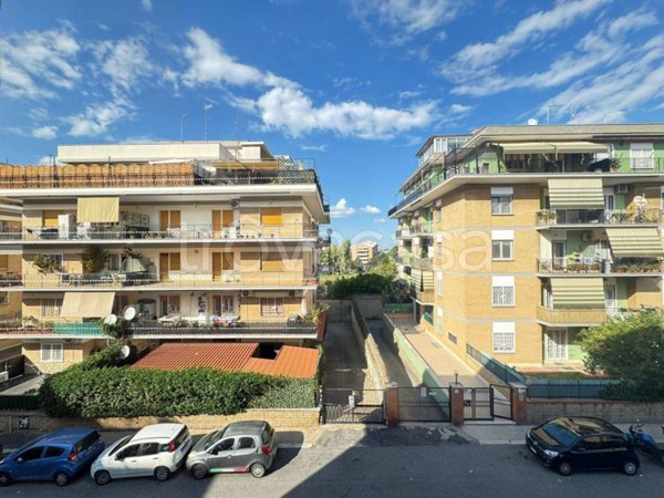 appartamento in vendita a Roma in zona Corviale