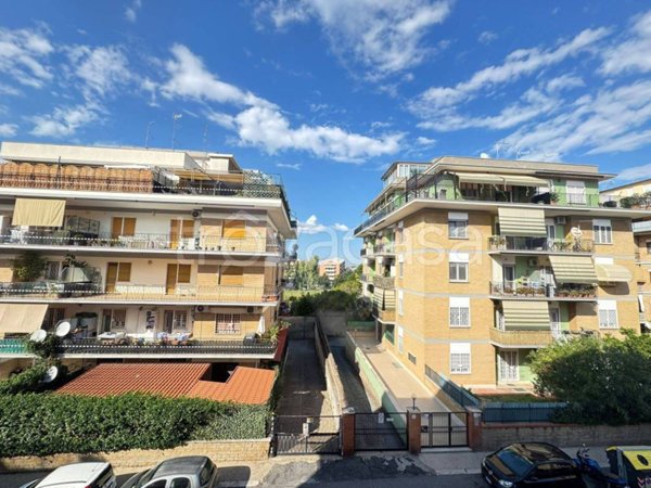 appartamento in vendita a Roma in zona Corviale