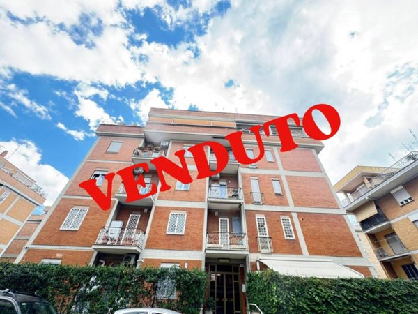 appartamento in vendita a Roma in zona Corviale