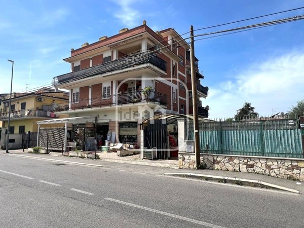 appartamento in vendita a Roma in zona Giardini di Corcolle