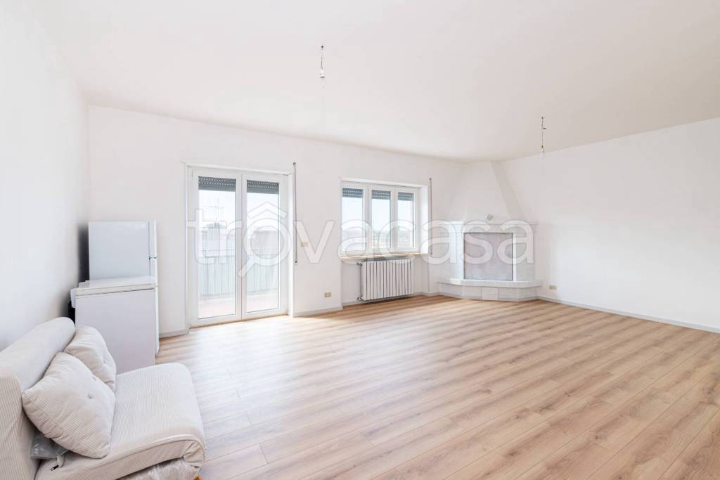 appartamento in vendita a Roma in zona Acilia