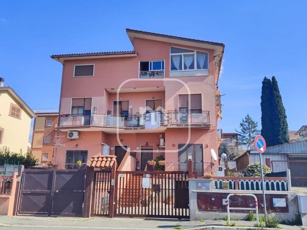 appartamento in vendita a Roma in zona Lunghezza