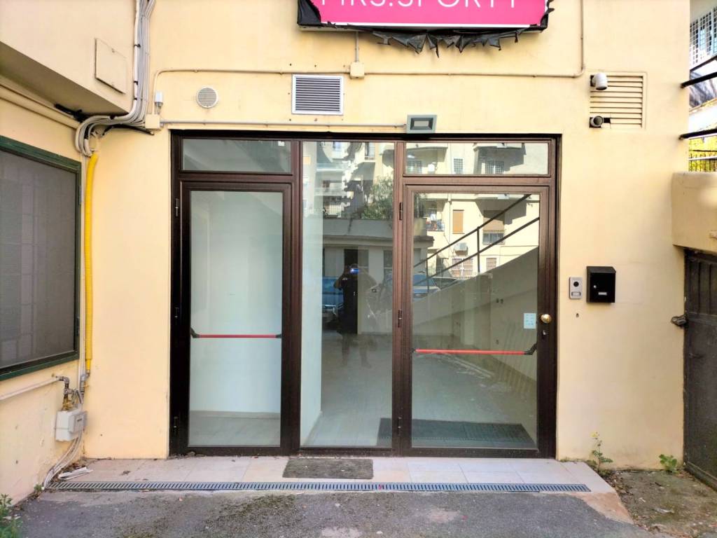 negozio in vendita a Roma in zona Primavalle