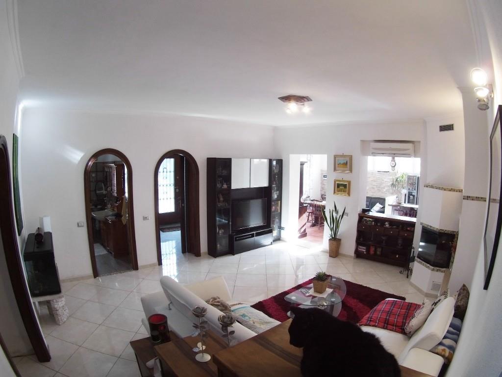 casa indipendente in vendita a Roma in zona Finocchio