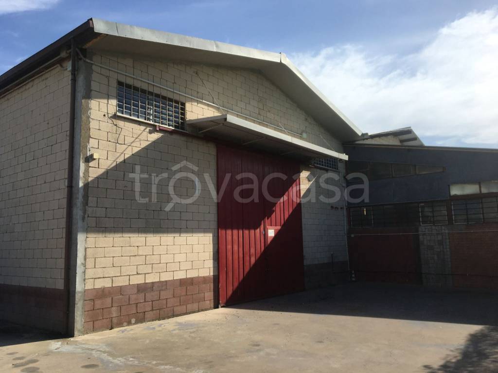 locale commerciale in vendita a Roma in zona Sette Bagni