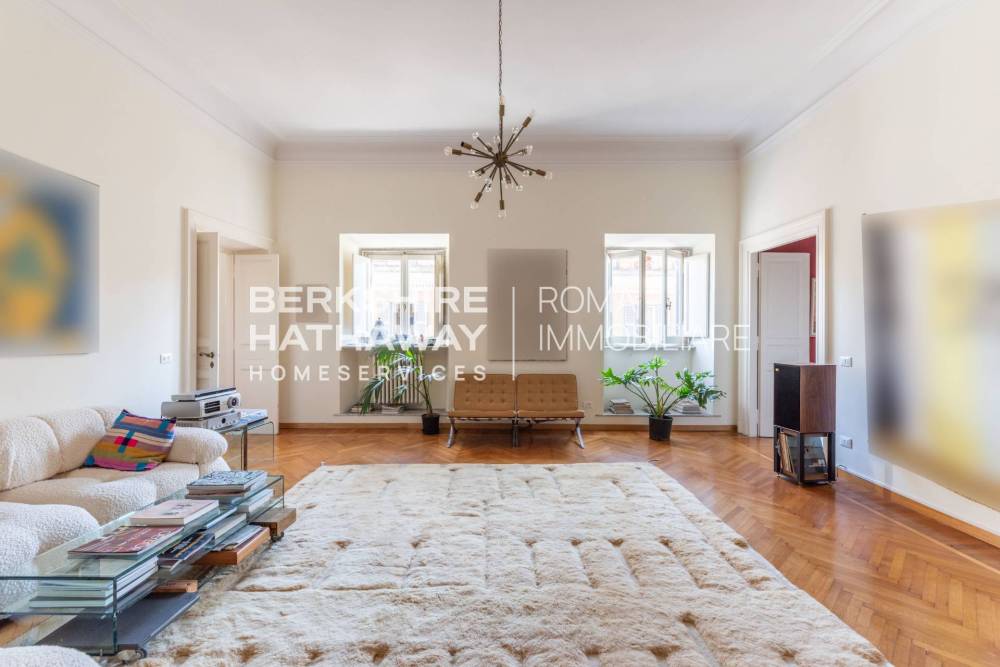 appartamento in vendita a Roma in zona Rione Regola