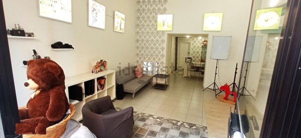 locale commerciale in vendita a Roma in zona Collatino