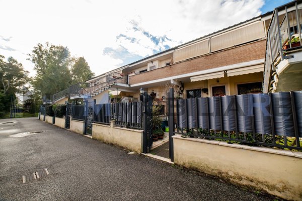 casa indipendente in vendita a Roma in zona Infernetto