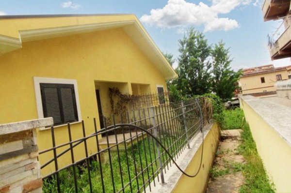 casa indipendente in vendita a Roma in zona Torre Gaia