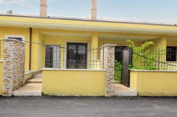 casa indipendente in vendita a Roma in zona Torre Gaia