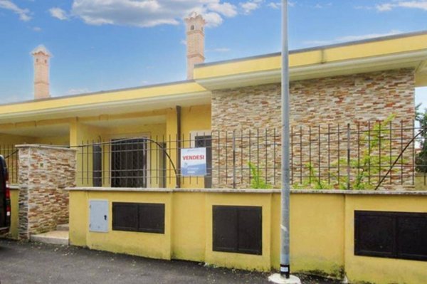 casa indipendente in vendita a Roma in zona Torre Gaia