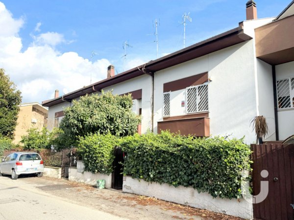 casa indipendente in vendita a Roma in zona Tre Pini - Poggio dei Fiori