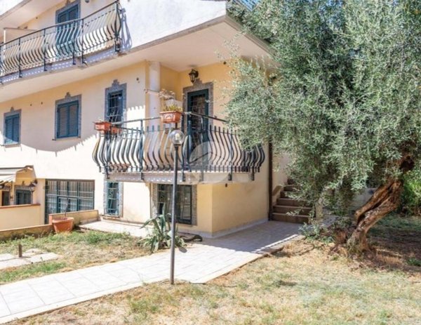 casa indipendente in vendita a Roma in zona Borghesiana