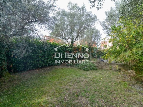 appartamento in vendita a Roma in zona Torrione Cerquetta