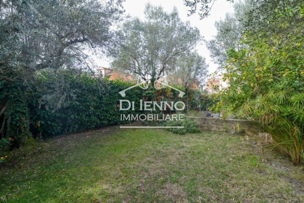 appartamento in vendita a Roma in zona Torrione Cerquetta