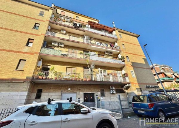 appartamento in vendita a Roma in zona Torre Angela