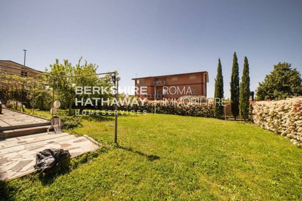 casa indipendente in vendita a Roma in zona Giardini di Corcolle