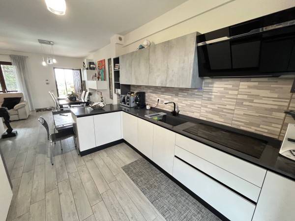 appartamento in vendita a Roma in zona Valle Muricana