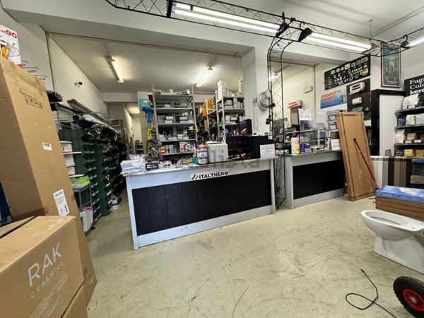 negozio in vendita a Roma in zona Tor Vergata/Torrenova