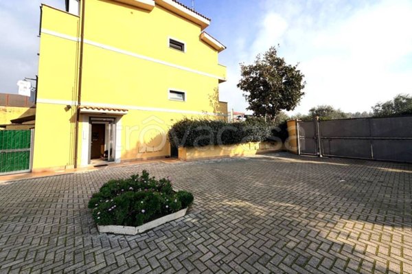 appartamento in vendita a Roma in zona Pantan Monastero