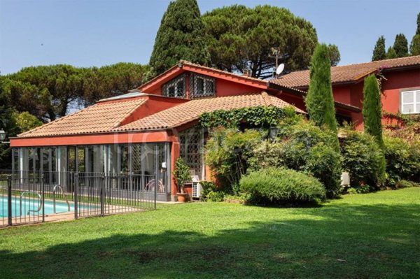 casa indipendente in vendita a Roma in zona Tomba di Nerone