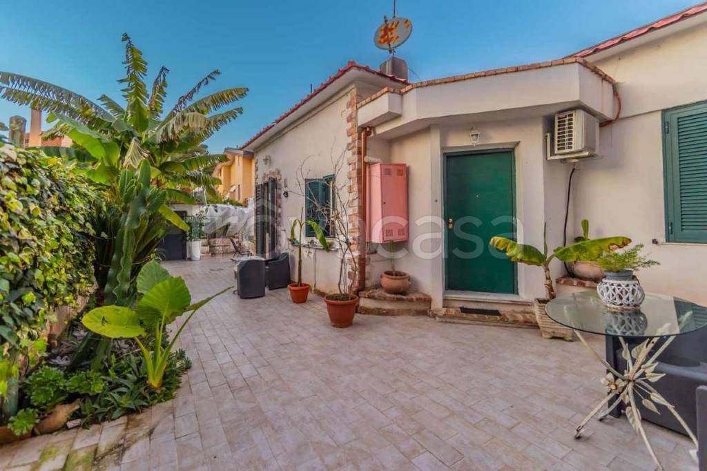 casa indipendente in vendita a Roma in zona Casal Morena