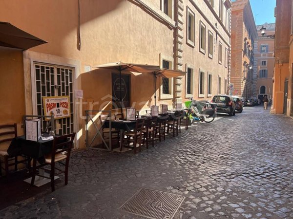 negozio in vendita a Roma in zona Trevi-Colonna
