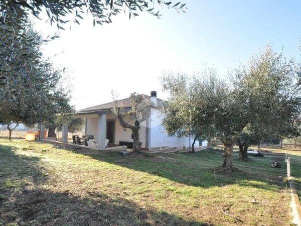 casa indipendente in vendita a Roma in zona Finocchio