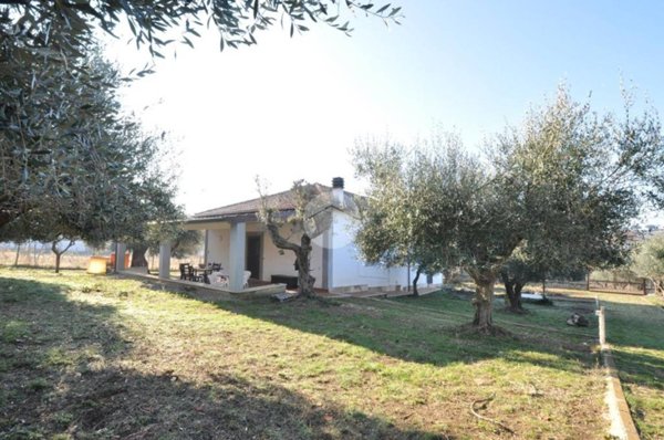 casa indipendente in vendita a Roma in zona Finocchio