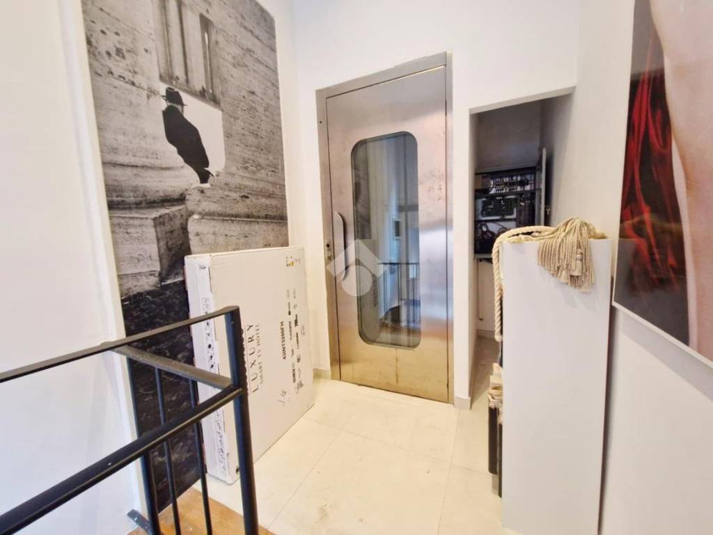 negozio in vendita a Roma in zona Ludovisi/Sallustiano
