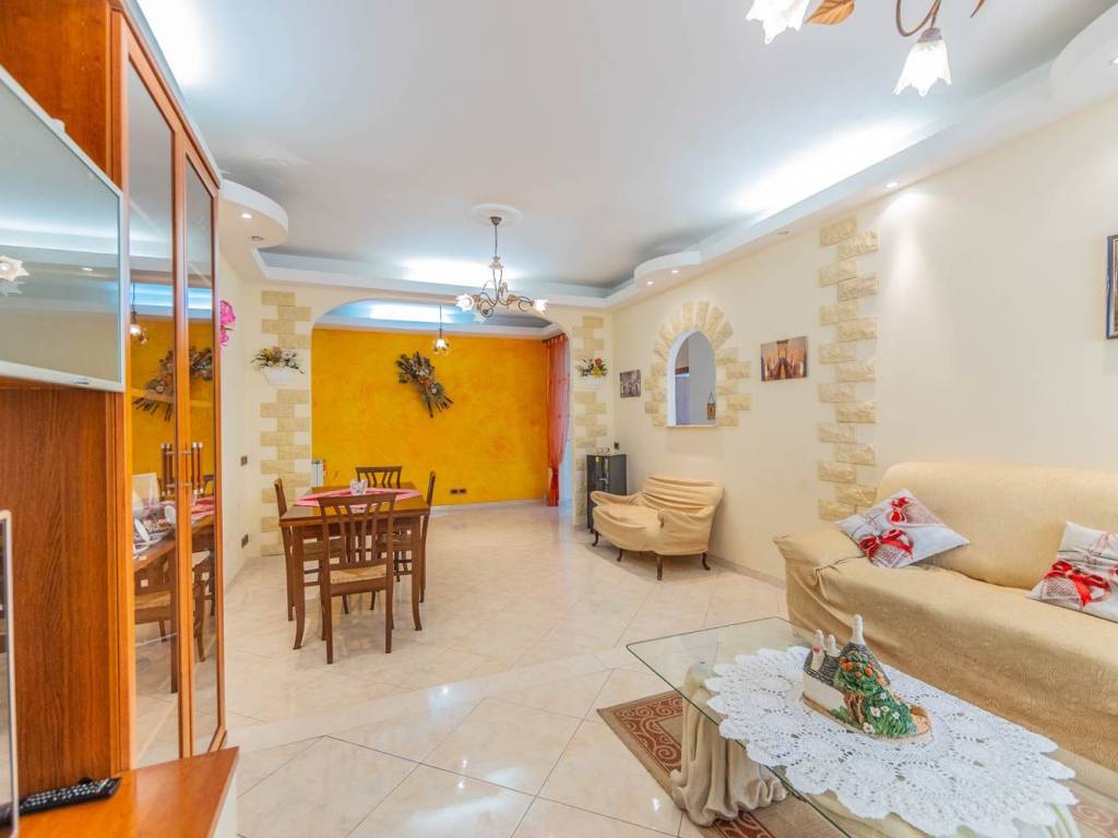 appartamento in vendita a Roma in zona Torre Angela