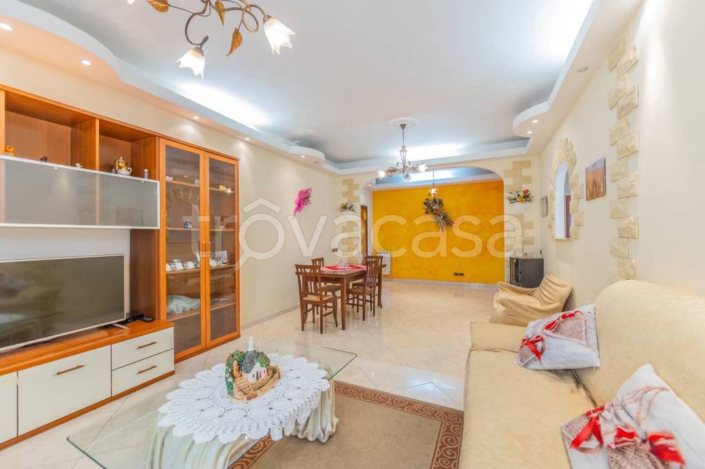 appartamento in vendita a Roma in zona Torre Angela