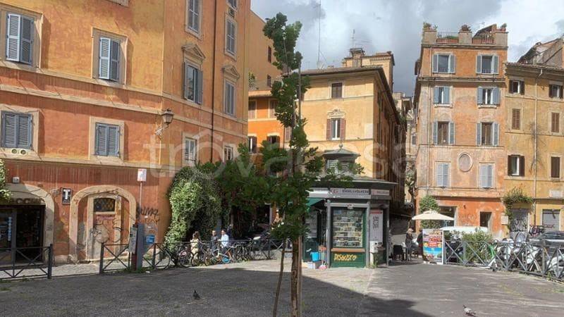 appartamento in vendita a Roma in zona Parione/Sant'Eustachio