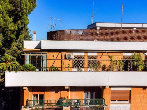 appartamento in vendita a Roma in zona Tomba di Nerone