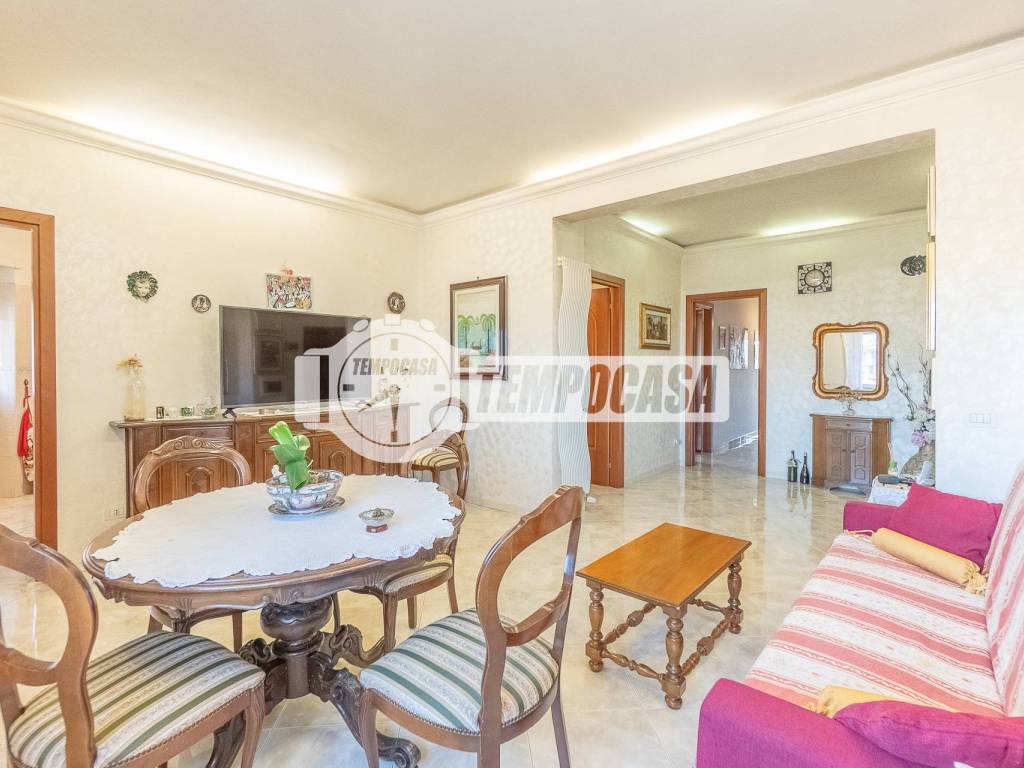 appartamento in vendita a Roma in zona Torre Spaccata