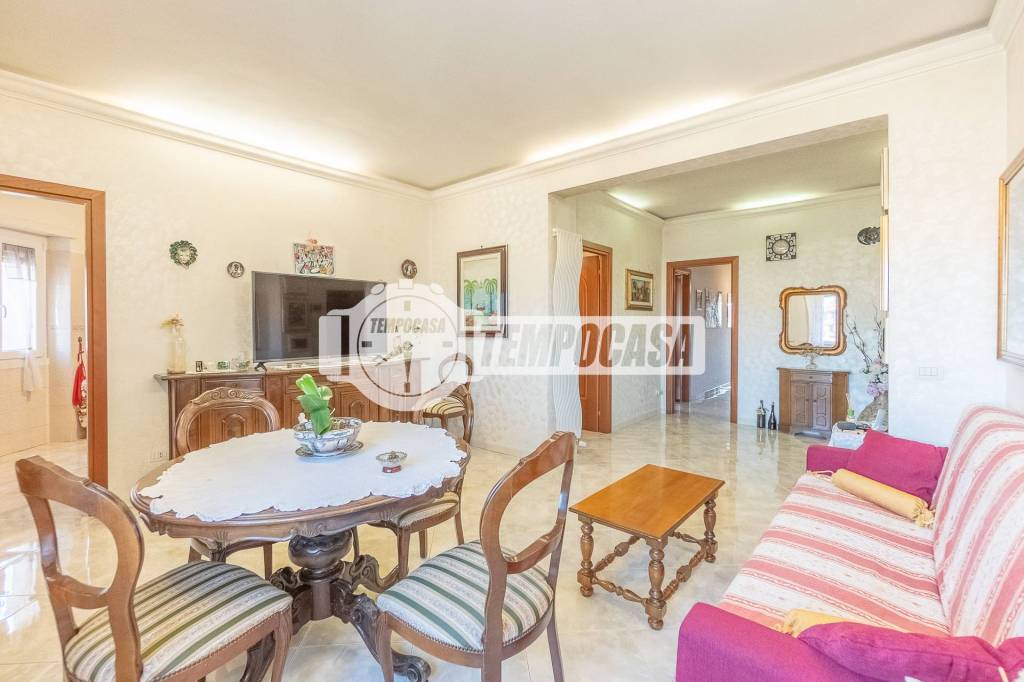 appartamento in vendita a Roma in zona Torre Spaccata