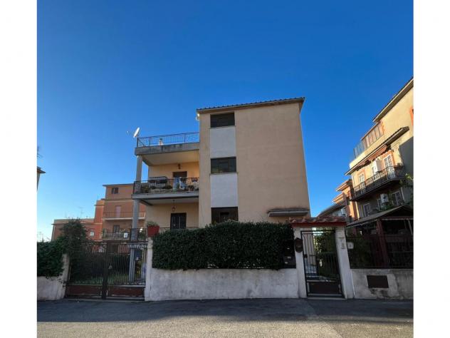 appartamento in vendita a Roma in zona Torre Angela