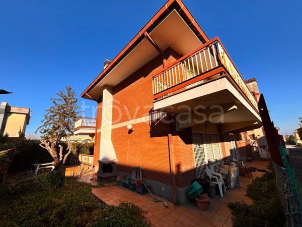 casa indipendente in vendita a Roma