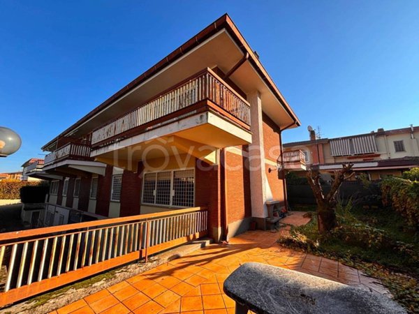 casa indipendente in vendita a Roma